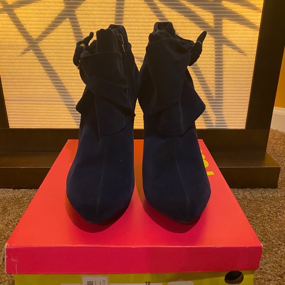 Royal velvet booties - used - Picture 2 of 4